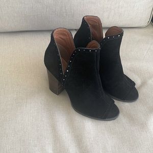 💥Lucky Brand Bootie- Size 7.5💥